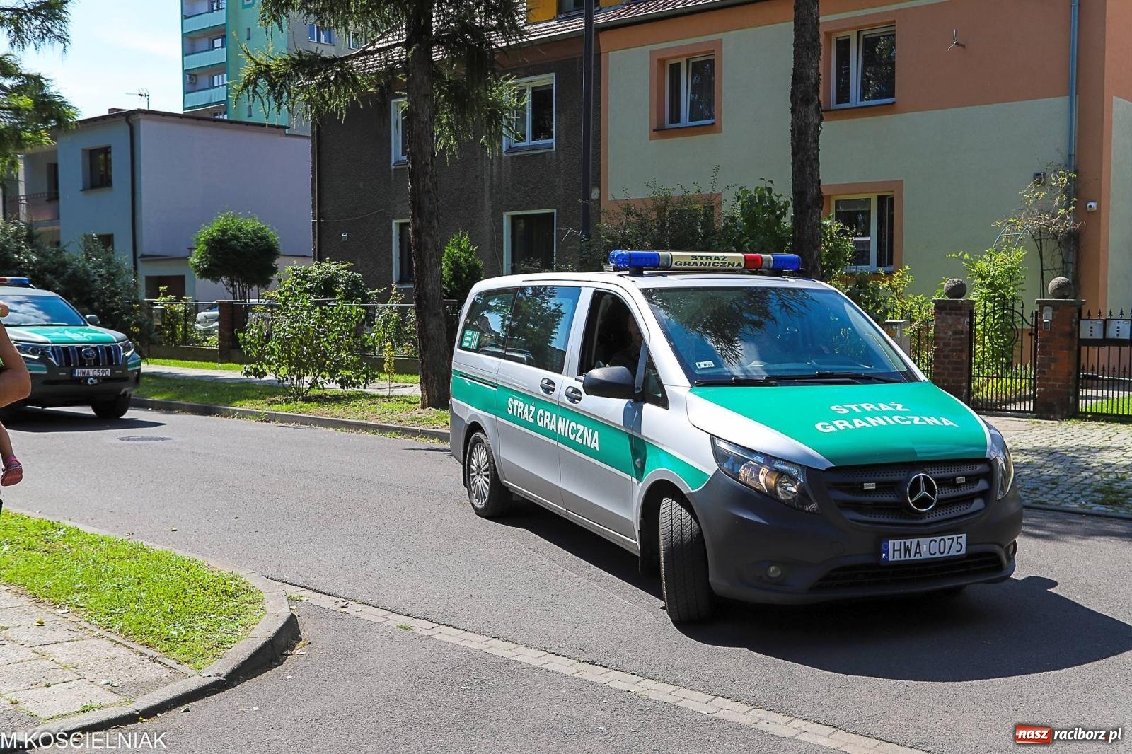 Zdjęcie w galerii na portalu naszraciborz.pl: Przegląd wojskowego sprzętu i koncerty - piknik służb mundurowych na bis! wiadomości z regionu