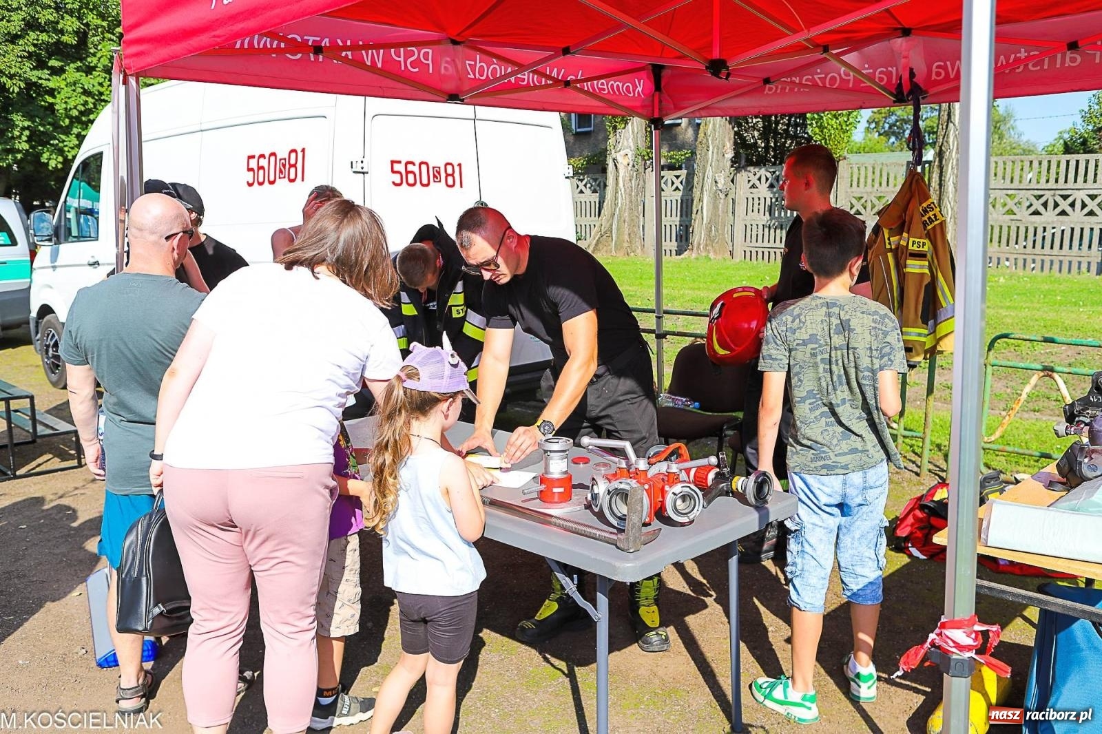 Zdjęcie w galerii na portalu naszraciborz.pl: Przegląd wojskowego sprzętu i koncerty - piknik służb mundurowych na bis! wiadomości z regionu