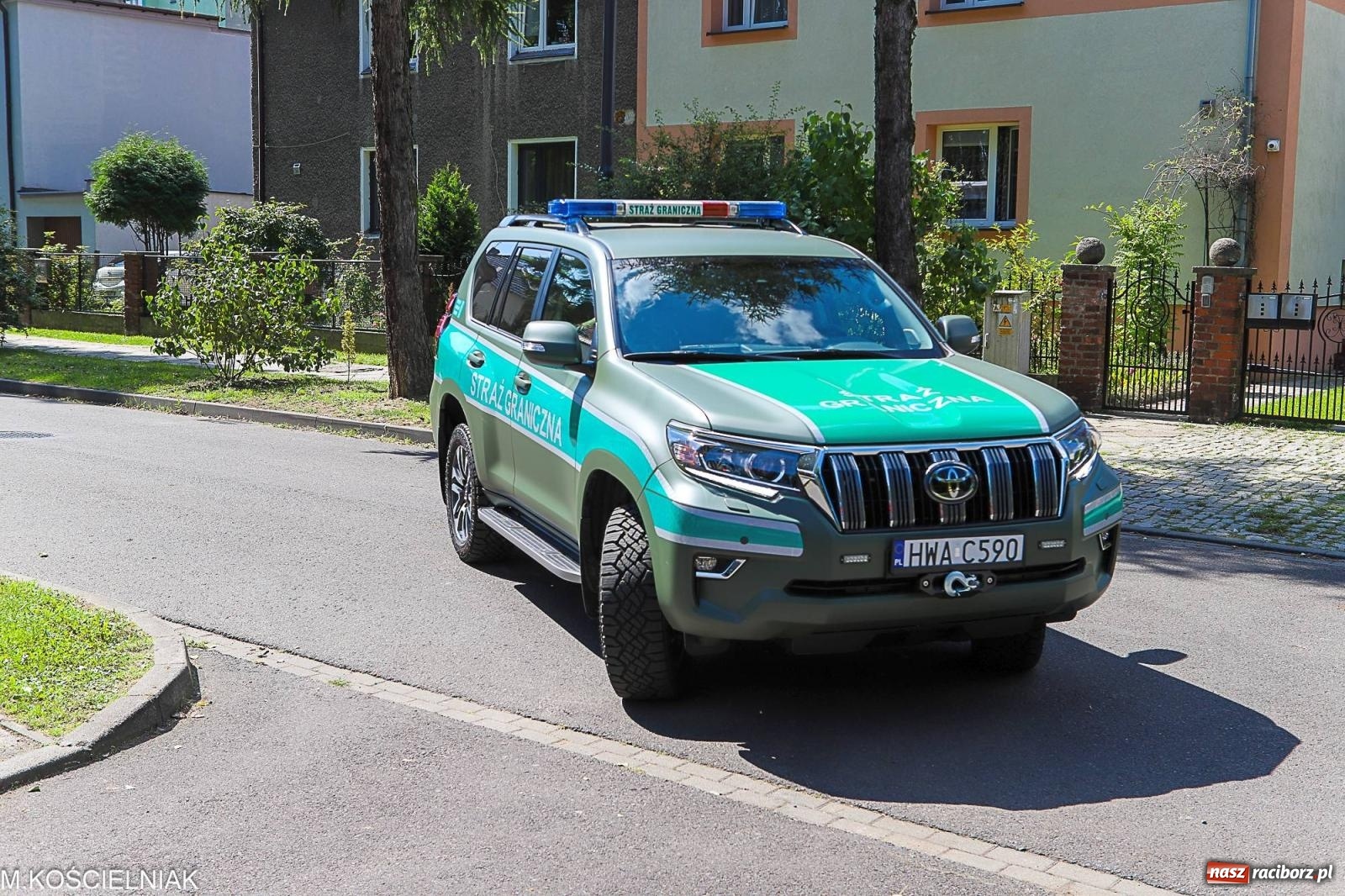 Zdjęcie w galerii na portalu naszraciborz.pl: Przegląd wojskowego sprzętu i koncerty - piknik służb mundurowych na bis! wiadomości z regionu