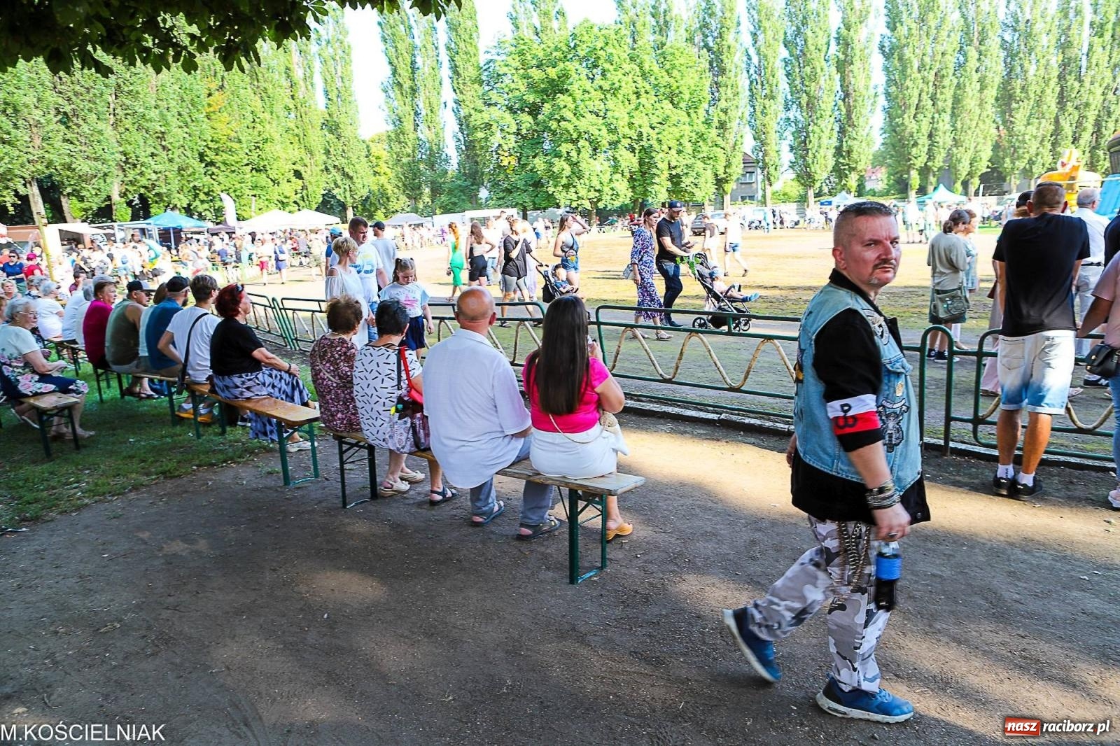 Zdjęcie w galerii na portalu naszraciborz.pl: Przegląd wojskowego sprzętu i koncerty - piknik służb mundurowych na bis! wiadomości z regionu