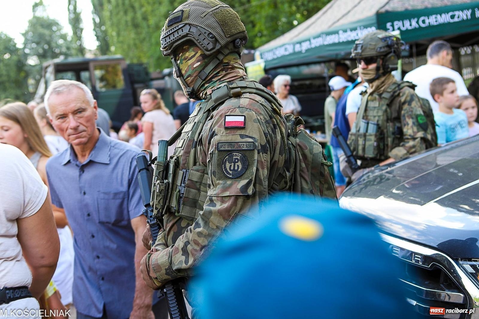Zdjęcie w galerii na portalu naszraciborz.pl: Przegląd wojskowego sprzętu i koncerty - piknik służb mundurowych na bis! wiadomości z regionu