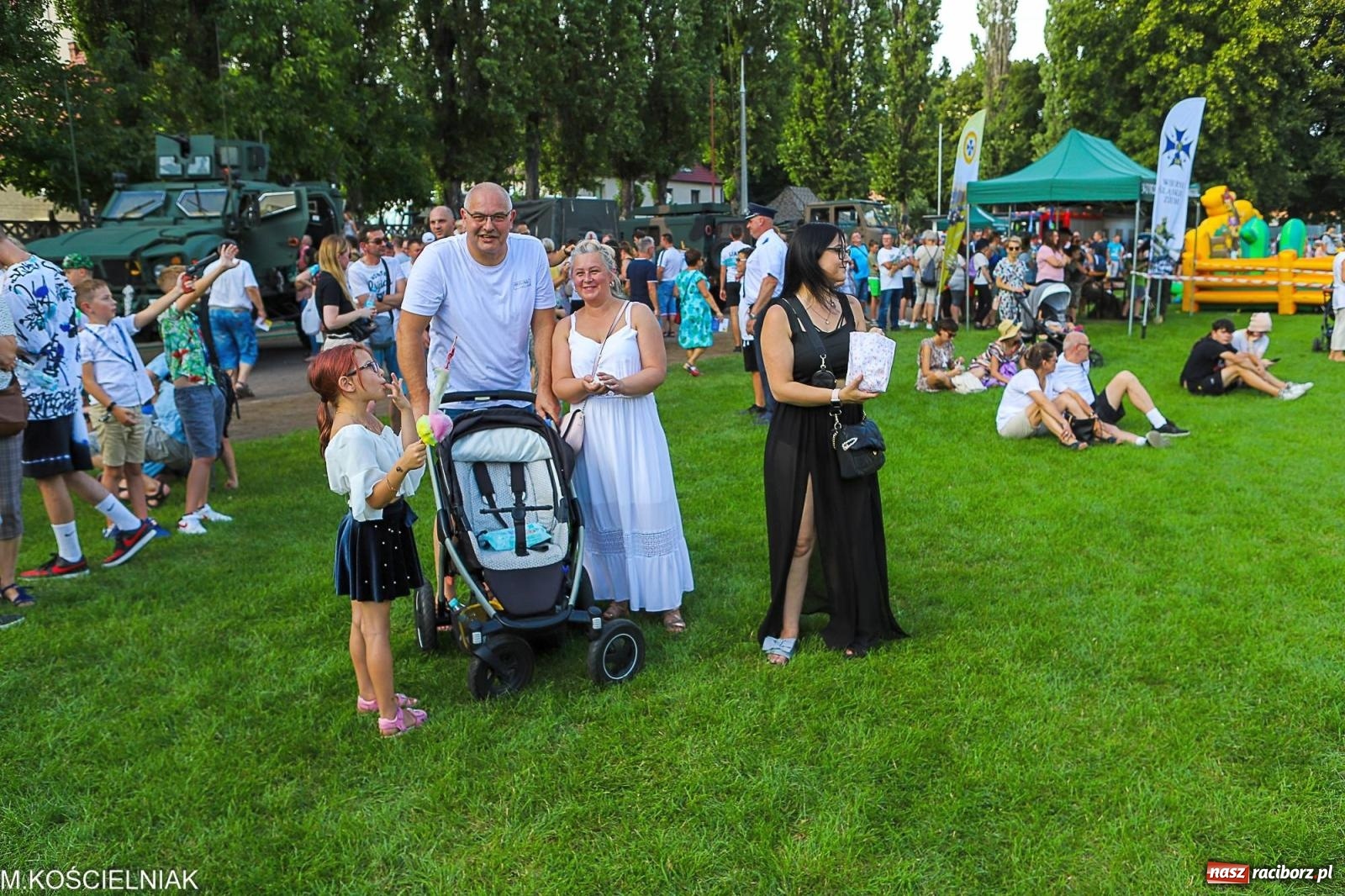 Zdjęcie w galerii na portalu naszraciborz.pl: Przegląd wojskowego sprzętu i koncerty - piknik służb mundurowych na bis! wiadomości z regionu