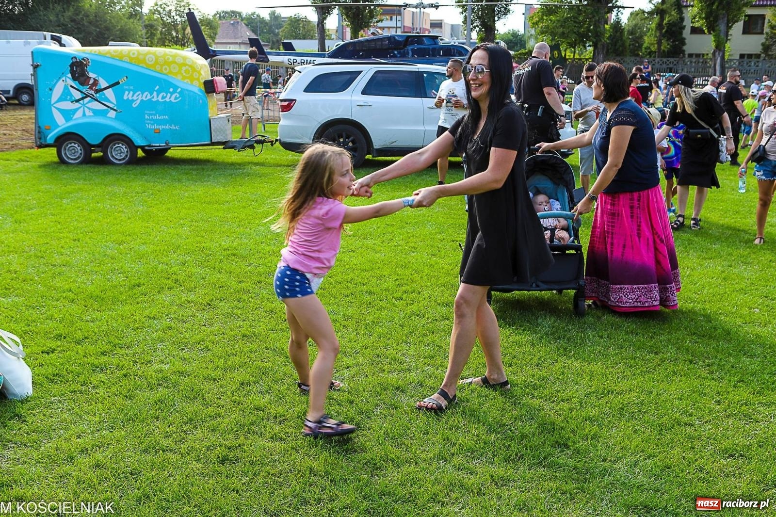Zdjęcie w galerii na portalu naszraciborz.pl: Przegląd wojskowego sprzętu i koncerty - piknik służb mundurowych na bis! wiadomości z regionu