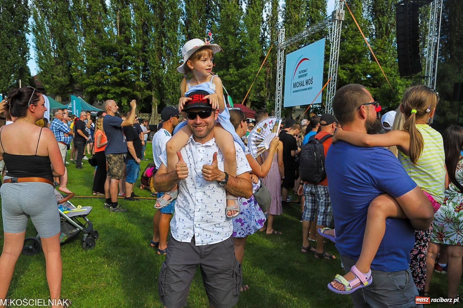 Zdjęcie w galerii na portalu naszraciborz.pl: Przegląd wojskowego sprzętu i koncerty - piknik służb mundurowych na bis! wiadomości z regionu