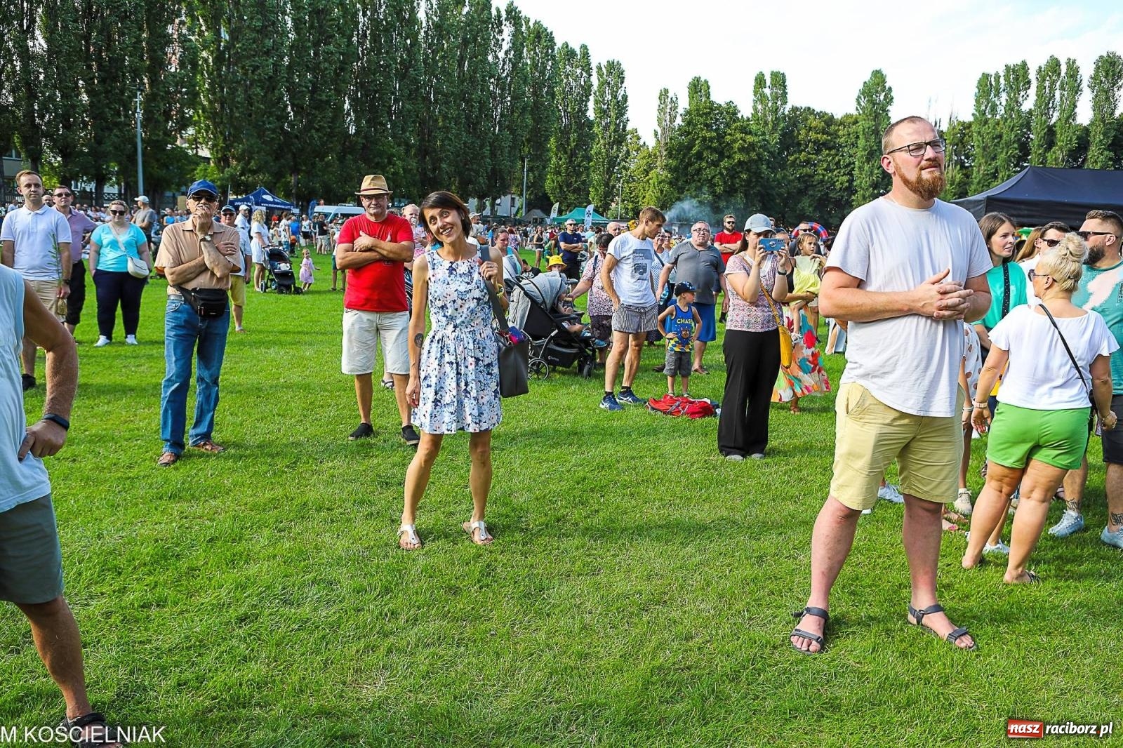 Zdjęcie w galerii na portalu naszraciborz.pl: Przegląd wojskowego sprzętu i koncerty - piknik służb mundurowych na bis! wiadomości z regionu