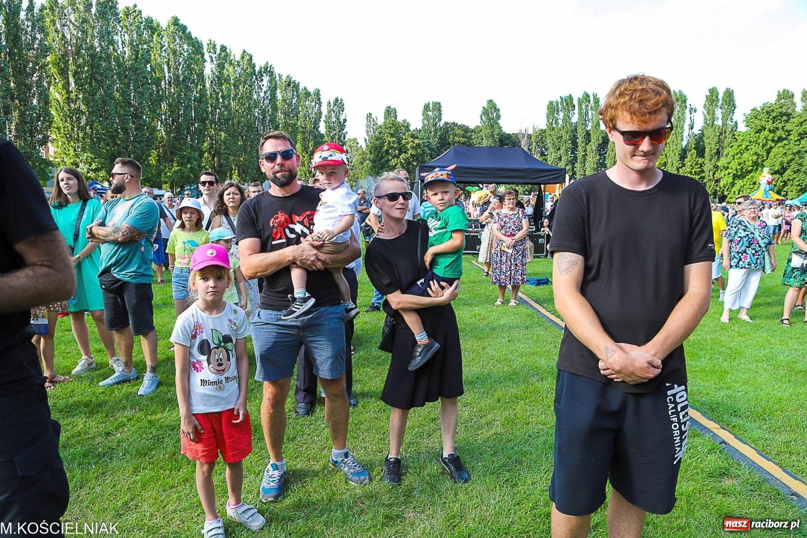 Zdjęcie w galerii na portalu naszraciborz.pl: Przegląd wojskowego sprzętu i koncerty - piknik służb mundurowych na bis! wiadomości z regionu