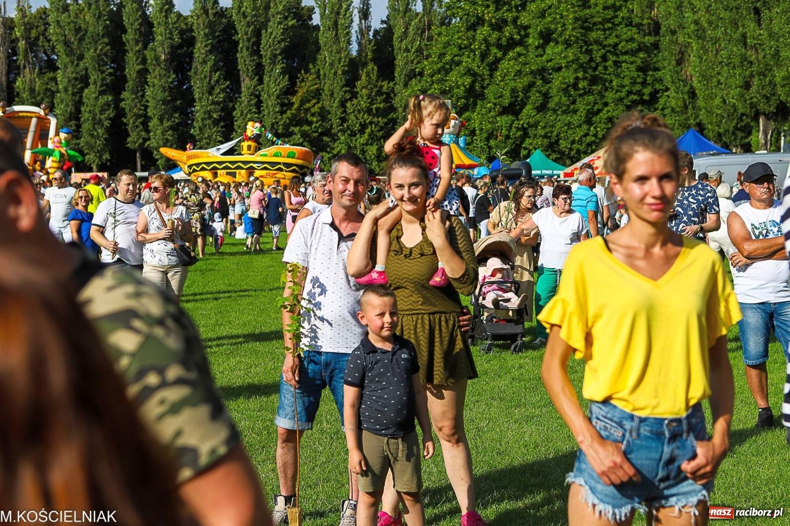 Zdjęcie w galerii na portalu naszraciborz.pl: Przegląd wojskowego sprzętu i koncerty - piknik służb mundurowych na bis! wiadomości z regionu