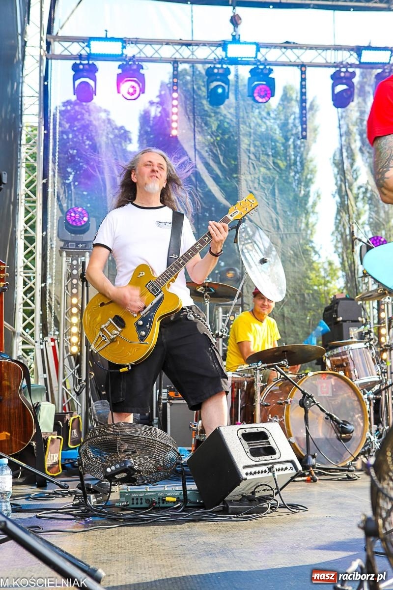 Zdjęcie w galerii na portalu naszraciborz.pl: Przegląd wojskowego sprzętu i koncerty - piknik służb mundurowych na bis! wiadomości z regionu