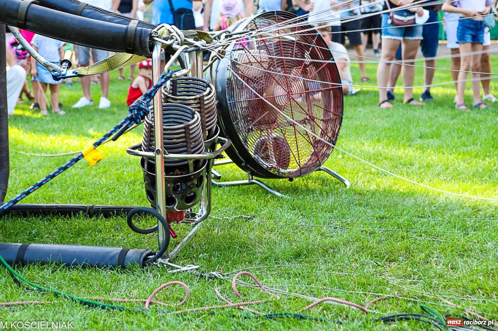 Zdjęcie w galerii na portalu naszraciborz.pl: Przegląd wojskowego sprzętu i koncerty - piknik służb mundurowych na bis! wiadomości z regionu