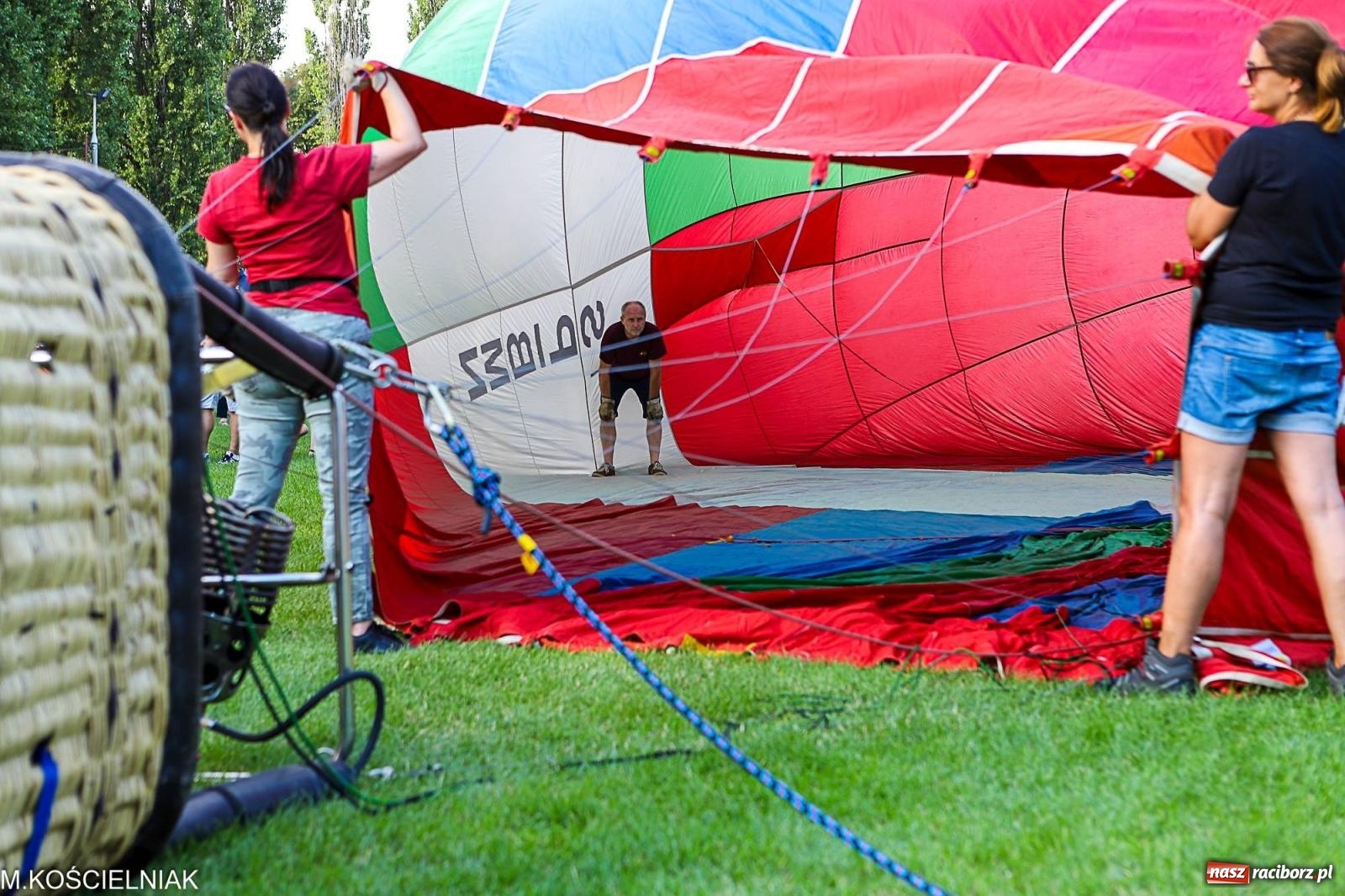 Zdjęcie w galerii na portalu naszraciborz.pl: Przegląd wojskowego sprzętu i koncerty - piknik służb mundurowych na bis! wiadomości z regionu
