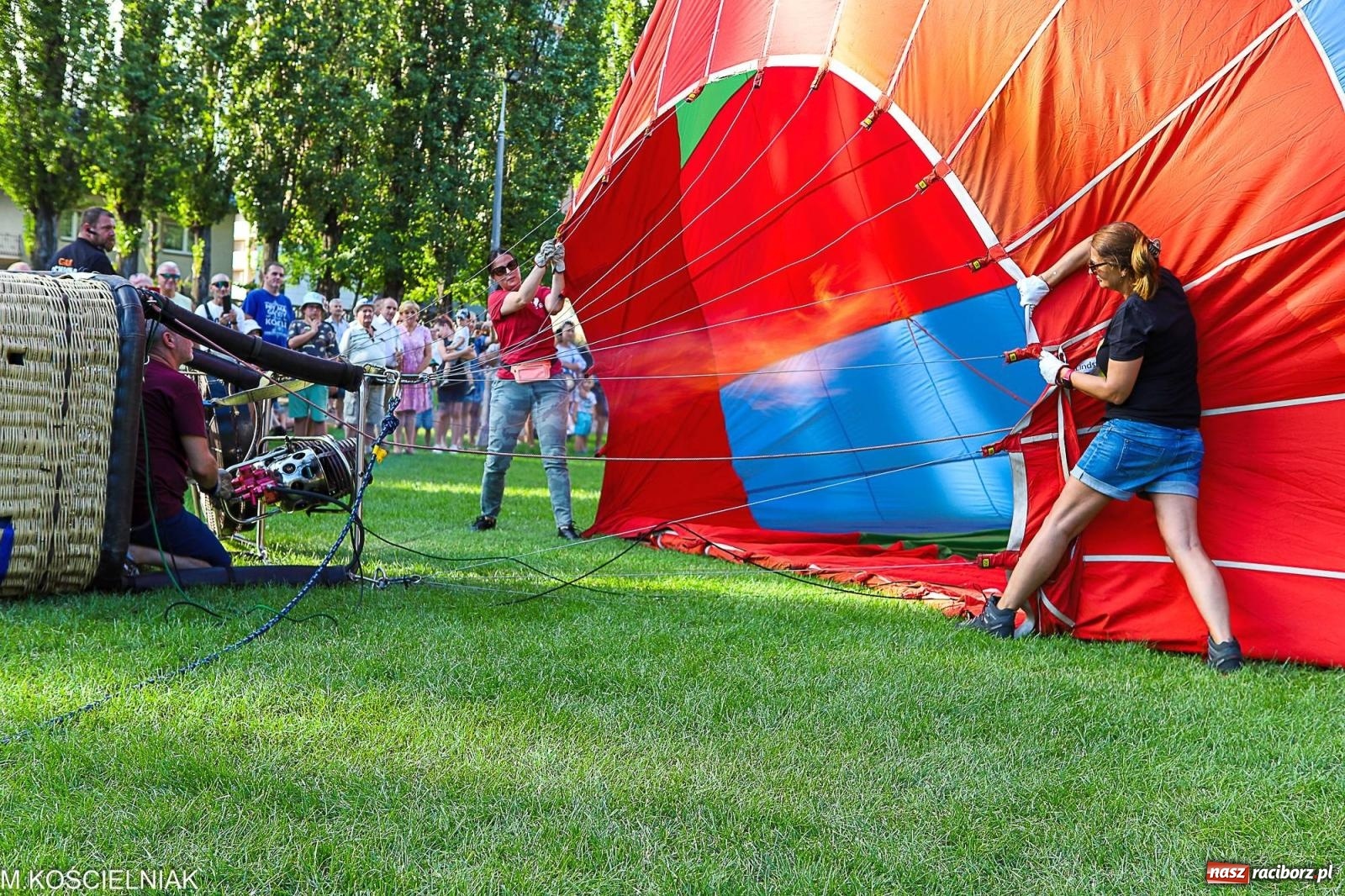 Zdjęcie w galerii na portalu naszraciborz.pl: Przegląd wojskowego sprzętu i koncerty - piknik służb mundurowych na bis! wiadomości z regionu