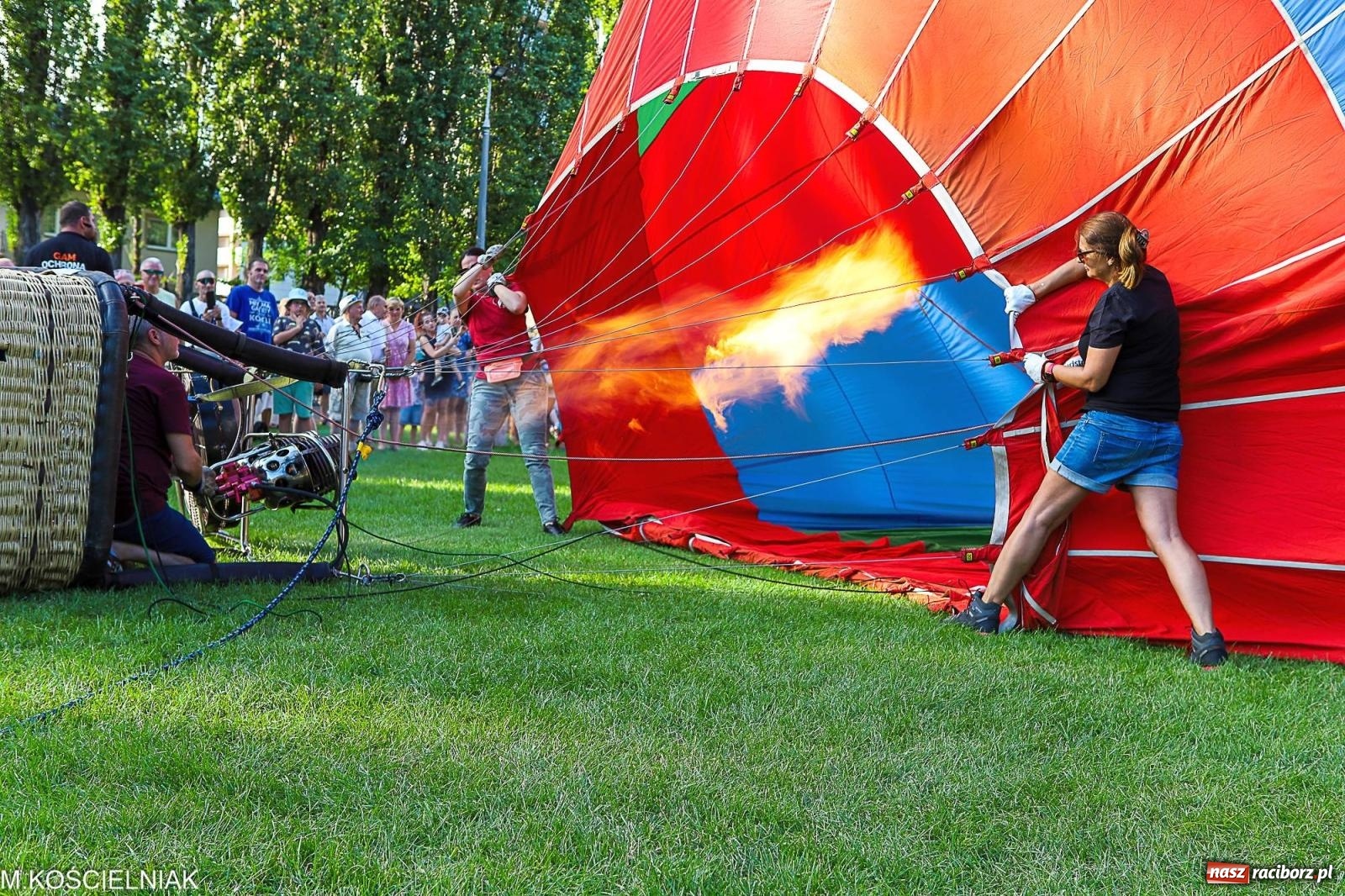 Zdjęcie w galerii na portalu naszraciborz.pl: Przegląd wojskowego sprzętu i koncerty - piknik służb mundurowych na bis! wiadomości z regionu