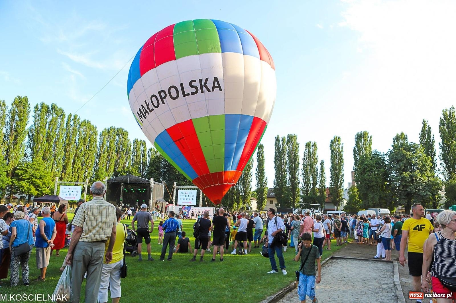 Zdjęcie w galerii na portalu naszraciborz.pl: Przegląd wojskowego sprzętu i koncerty - piknik służb mundurowych na bis! wiadomości z regionu