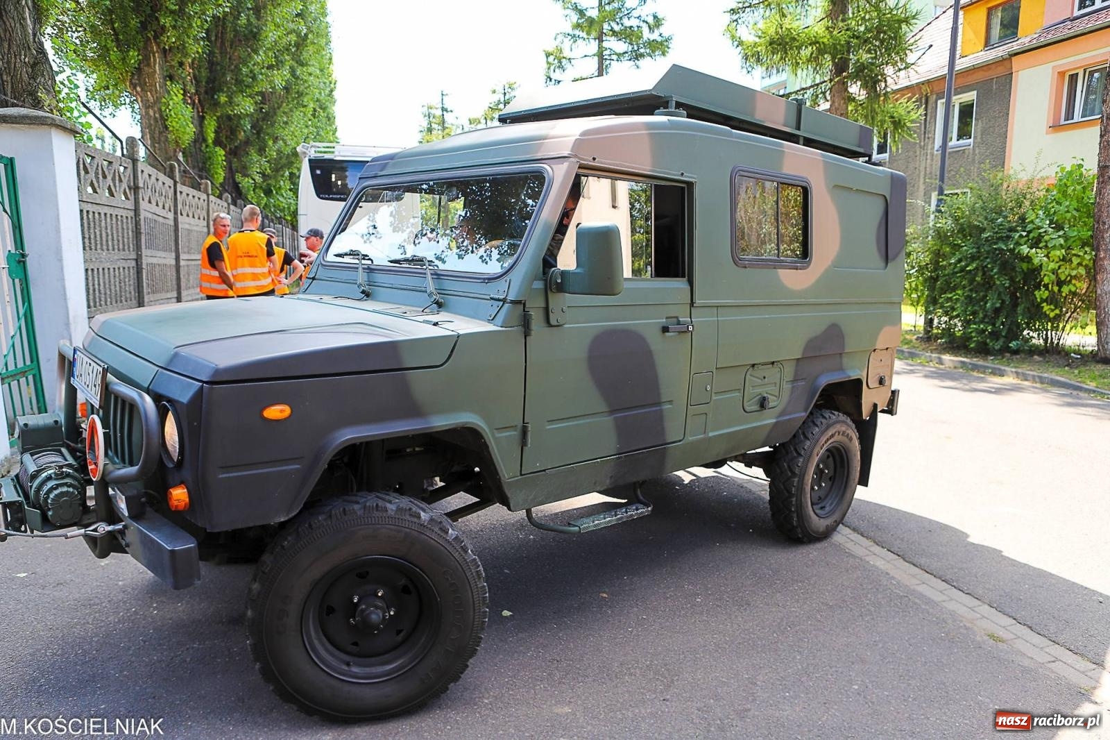 Zdjęcie w galerii na portalu naszraciborz.pl: Przegląd wojskowego sprzętu i koncerty - piknik służb mundurowych na bis! wiadomości z regionu