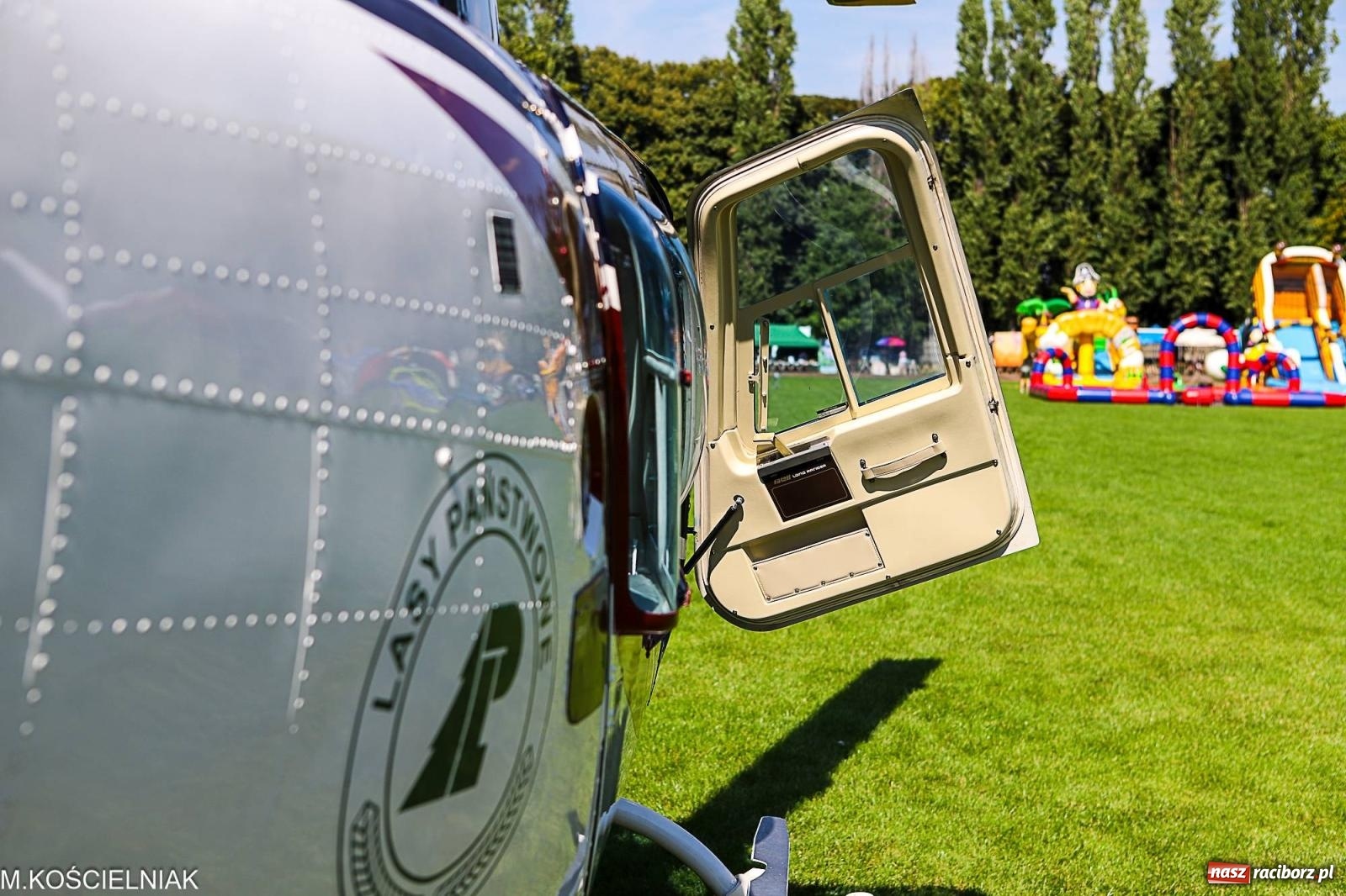 Zdjęcie w galerii na portalu naszraciborz.pl: Przegląd wojskowego sprzętu i koncerty - piknik służb mundurowych na bis! wiadomości z regionu