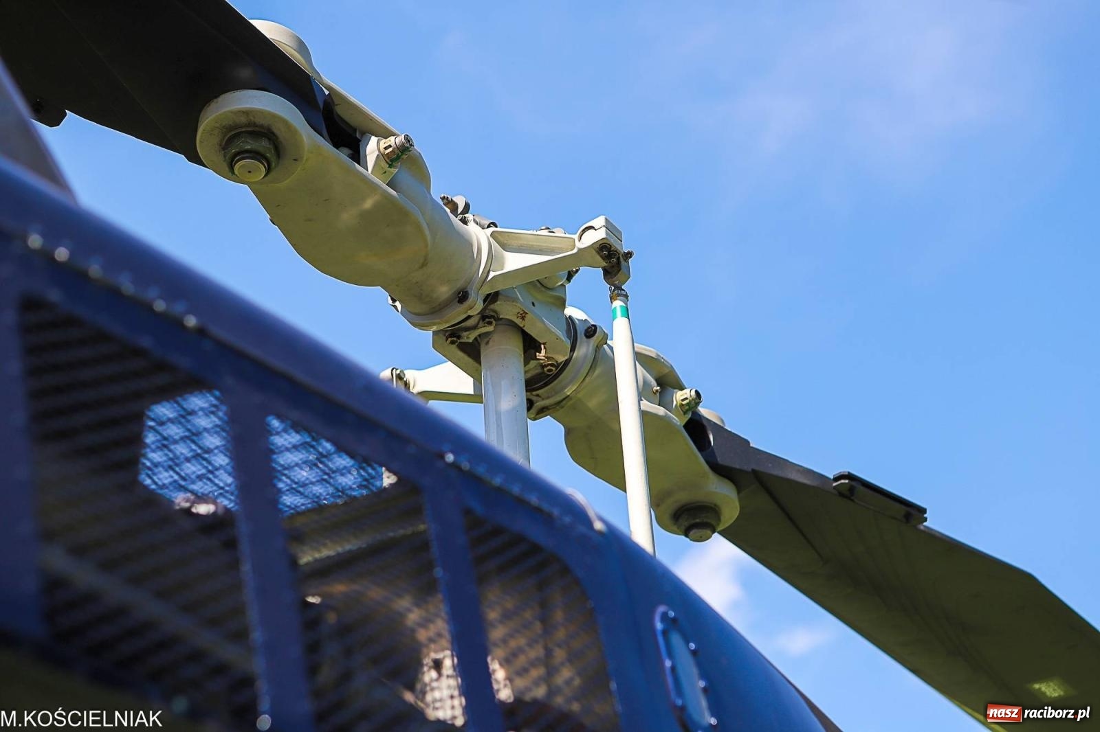 Zdjęcie w galerii na portalu naszraciborz.pl: Przegląd wojskowego sprzętu i koncerty - piknik służb mundurowych na bis! wiadomości z regionu