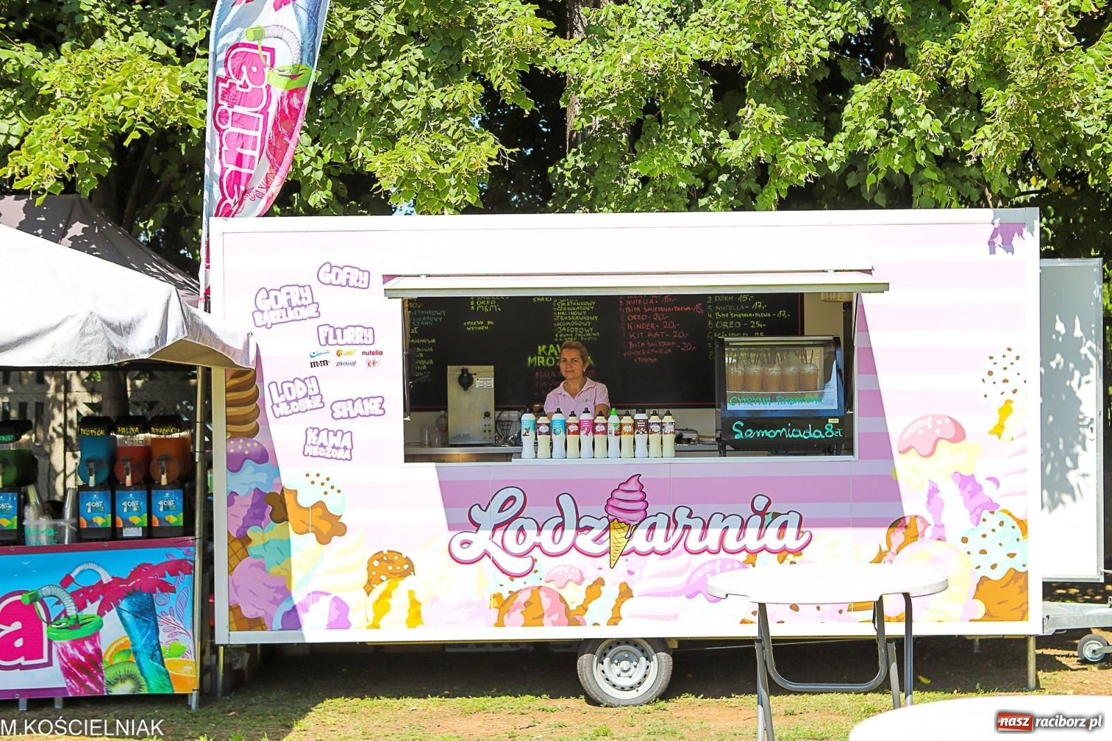 Zdjęcie w galerii na portalu naszraciborz.pl: Przegląd wojskowego sprzętu i koncerty - piknik służb mundurowych na bis! wiadomości z regionu