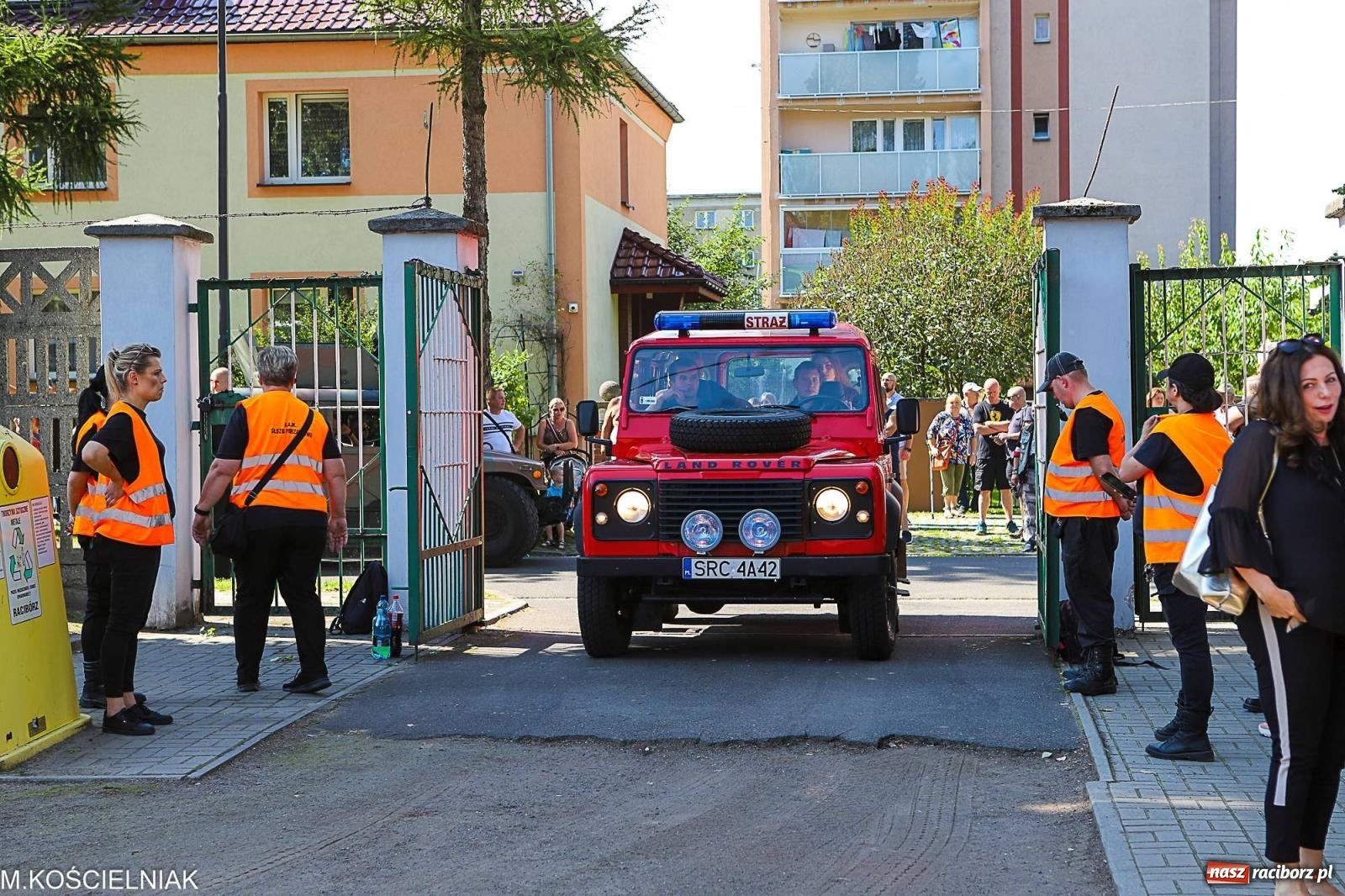 Zdjęcie w galerii na portalu naszraciborz.pl: Przegląd wojskowego sprzętu i koncerty - piknik służb mundurowych na bis! wiadomości z regionu