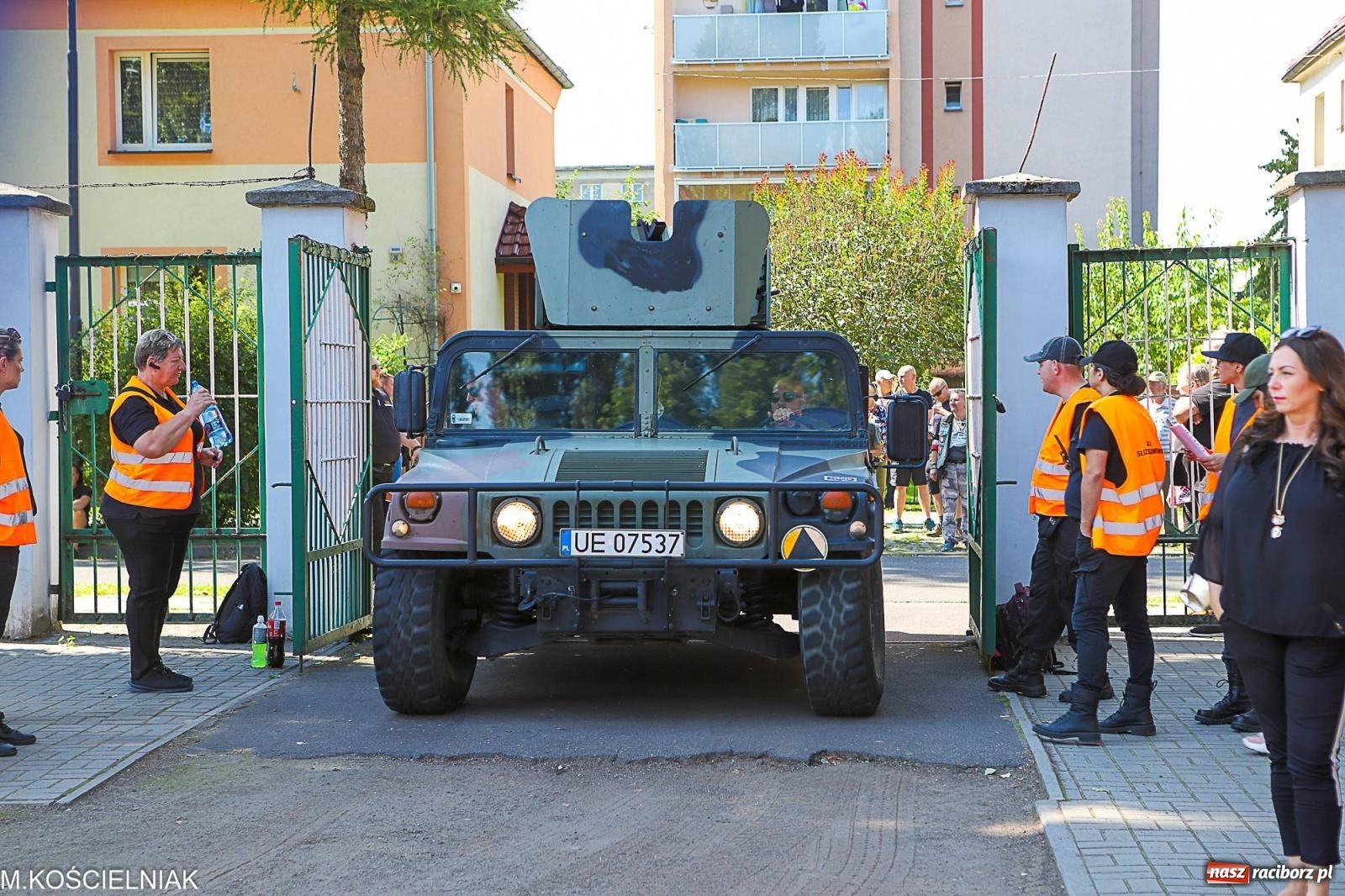 Zdjęcie w galerii na portalu naszraciborz.pl: Przegląd wojskowego sprzętu i koncerty - piknik służb mundurowych na bis! wiadomości z regionu