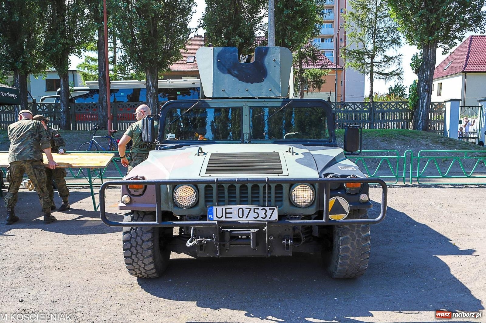 Zdjęcie w galerii na portalu naszraciborz.pl: Przegląd wojskowego sprzętu i koncerty - piknik służb mundurowych na bis! wiadomości z regionu