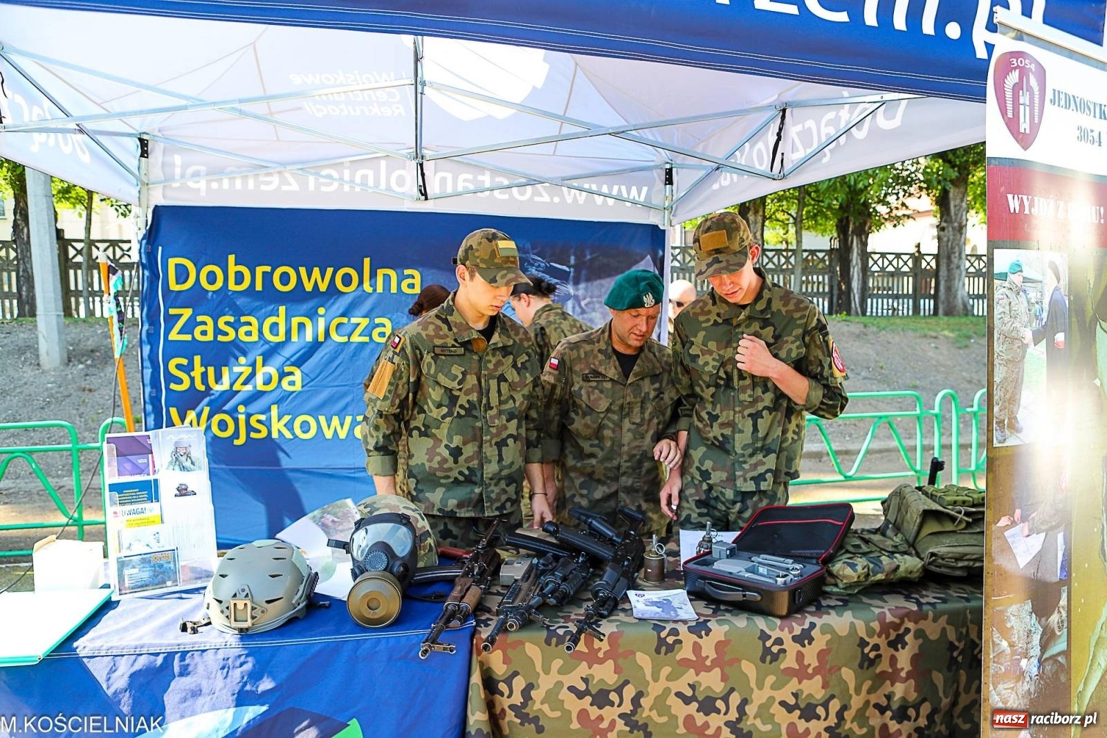 Zdjęcie w galerii na portalu naszraciborz.pl: Przegląd wojskowego sprzętu i koncerty - piknik służb mundurowych na bis! wiadomości z regionu