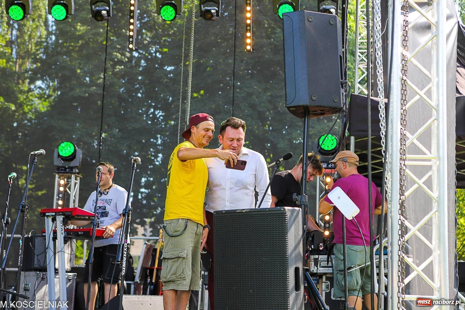 Zdjęcie w galerii na portalu naszraciborz.pl: Przegląd wojskowego sprzętu i koncerty - piknik służb mundurowych na bis! wiadomości z regionu