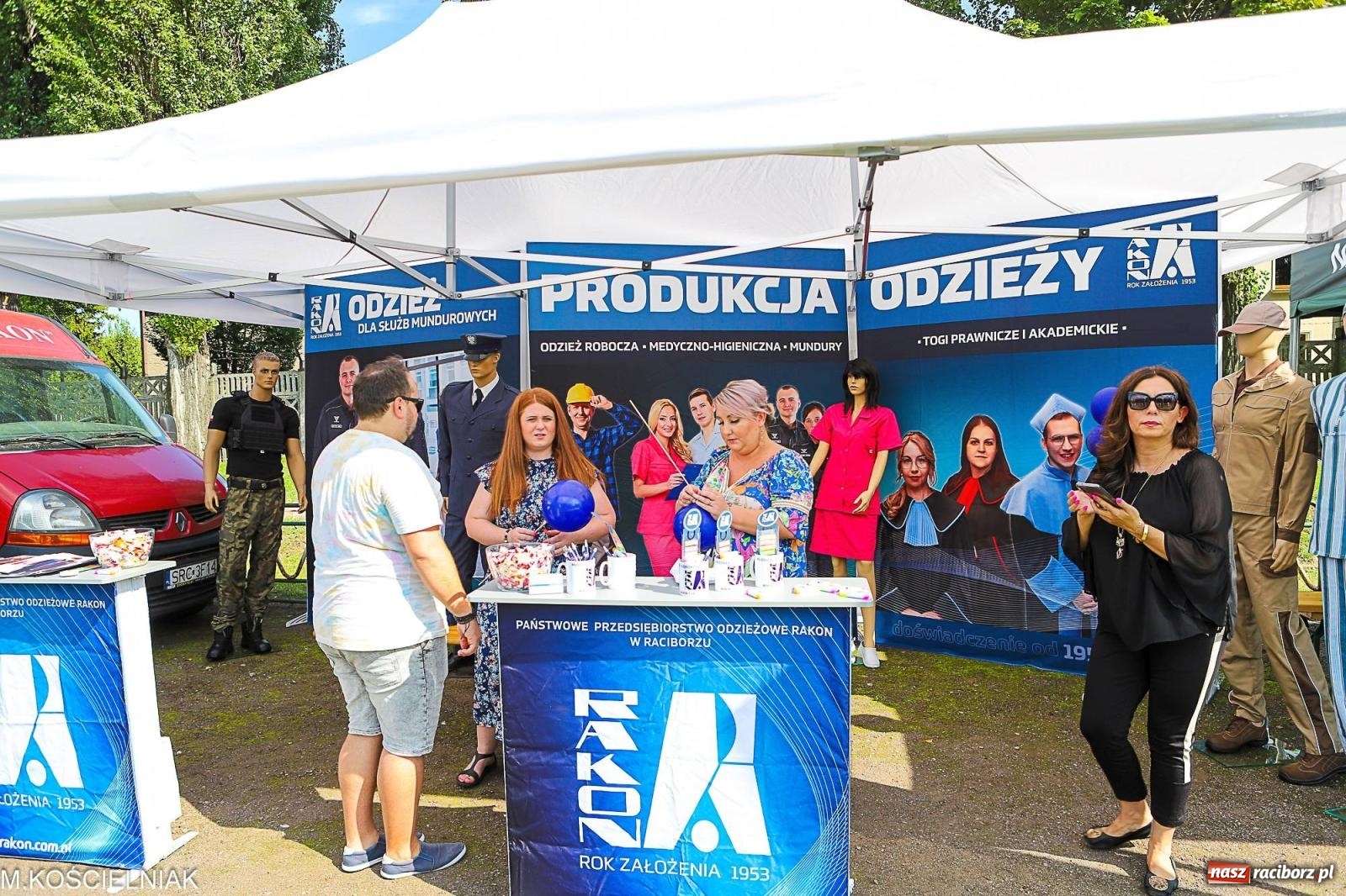 Zdjęcie w galerii na portalu naszraciborz.pl: Przegląd wojskowego sprzętu i koncerty - piknik służb mundurowych na bis! wiadomości z regionu