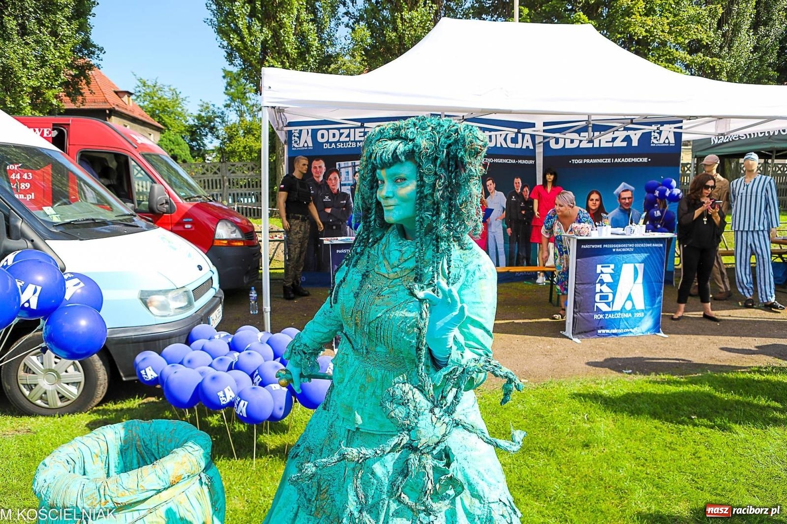 Zdjęcie w galerii na portalu naszraciborz.pl: Przegląd wojskowego sprzętu i koncerty - piknik służb mundurowych na bis! wiadomości z regionu