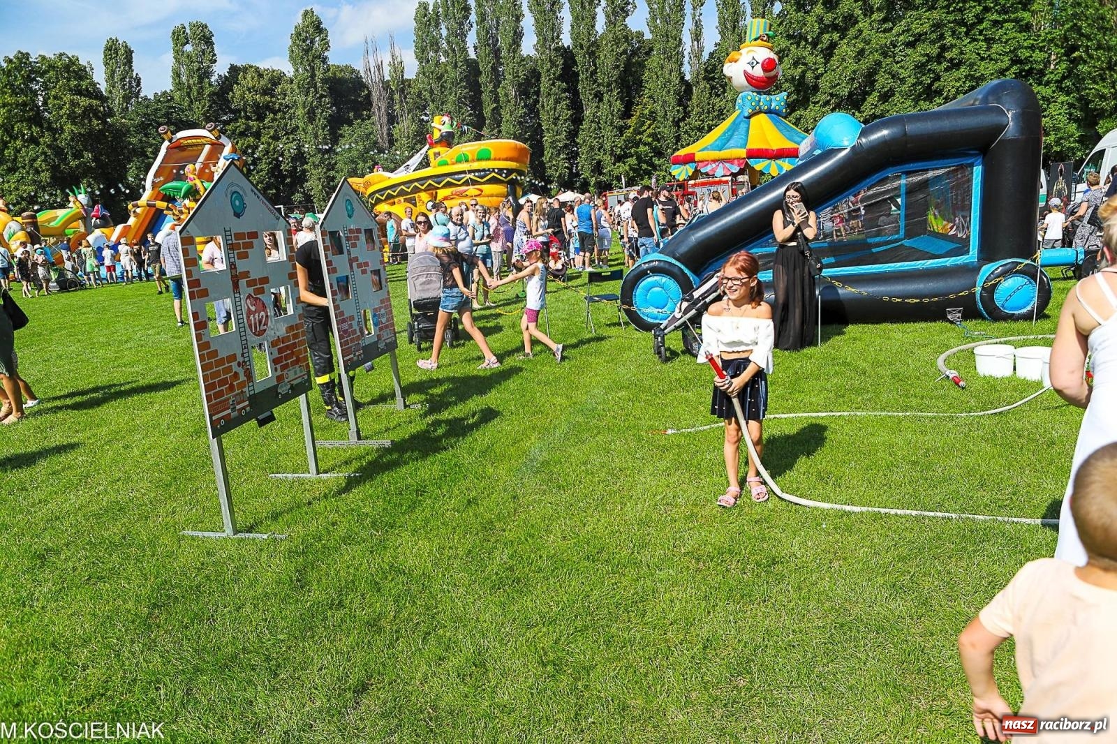 Zdjęcie w galerii na portalu naszraciborz.pl: Przegląd wojskowego sprzętu i koncerty - piknik służb mundurowych na bis! wiadomości z regionu