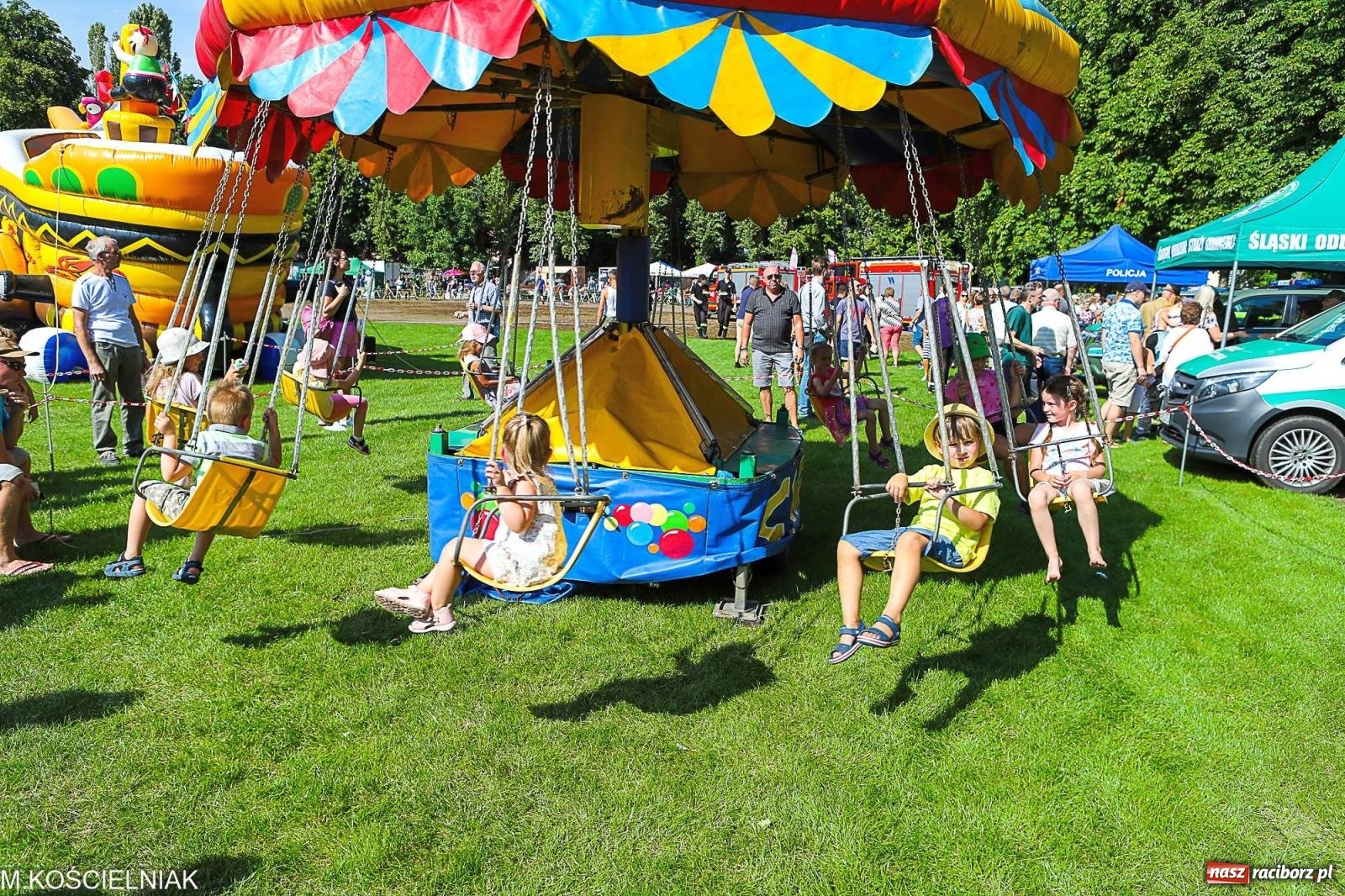 Zdjęcie w galerii na portalu naszraciborz.pl: Przegląd wojskowego sprzętu i koncerty - piknik służb mundurowych na bis! wiadomości z regionu