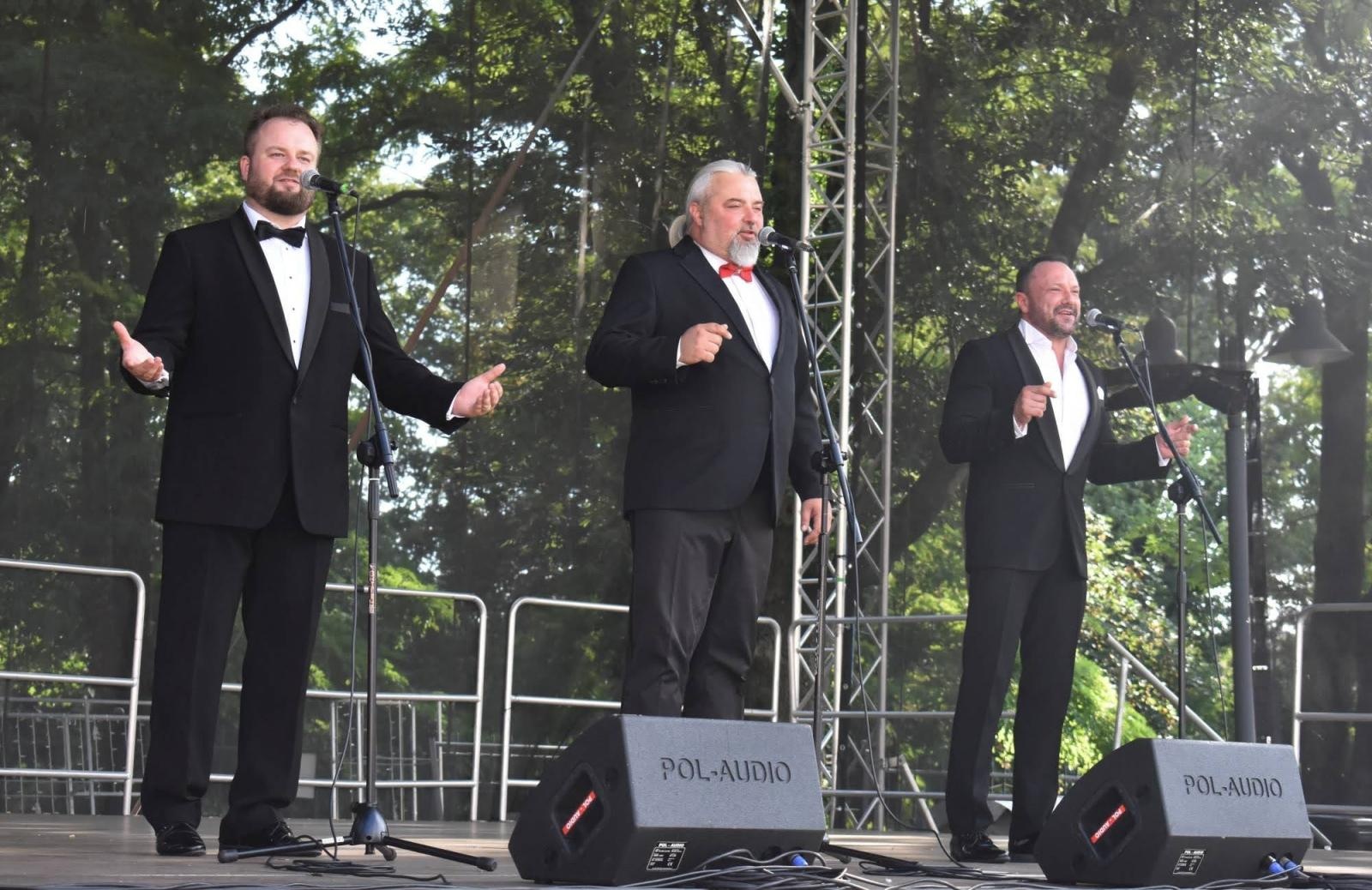 Zdjęcie w galerii na portalu naszraciborz.pl: Trzej Tenorzy zaśpiewali na Zamku Piastowskim wiadomości z regionu