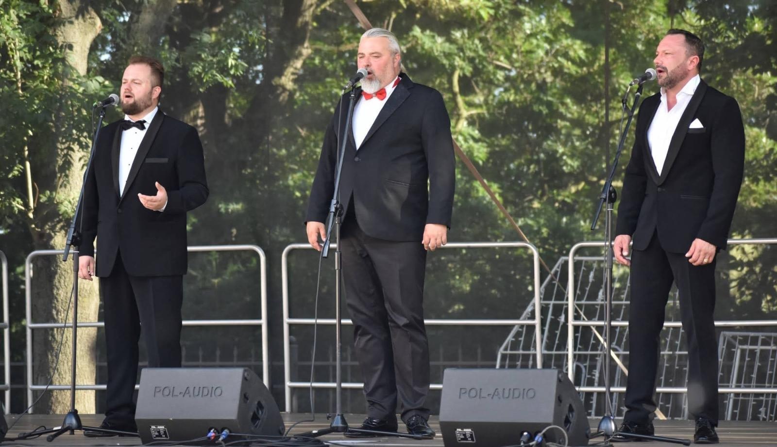 Zdjęcie w galerii na portalu naszraciborz.pl: Trzej Tenorzy zaśpiewali na Zamku Piastowskim wiadomości z regionu