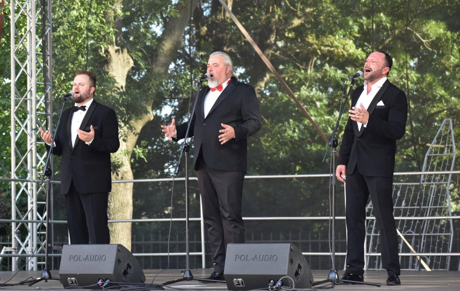 Zdjęcie w galerii na portalu naszraciborz.pl: Trzej Tenorzy zaśpiewali na Zamku Piastowskim wiadomości z regionu