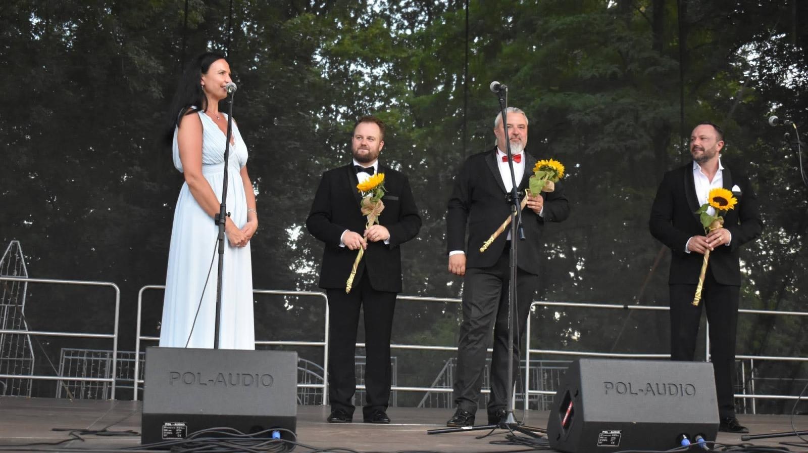 Zdjęcie w galerii na portalu naszraciborz.pl: Trzej Tenorzy zaśpiewali na Zamku Piastowskim wiadomości z regionu