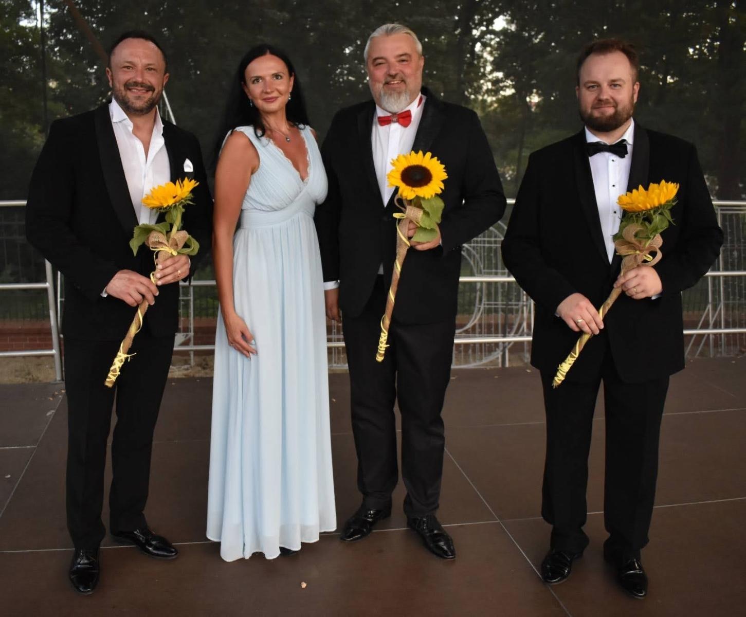 Zdjęcie w galerii na portalu naszraciborz.pl: Trzej Tenorzy zaśpiewali na Zamku Piastowskim wiadomości z regionu