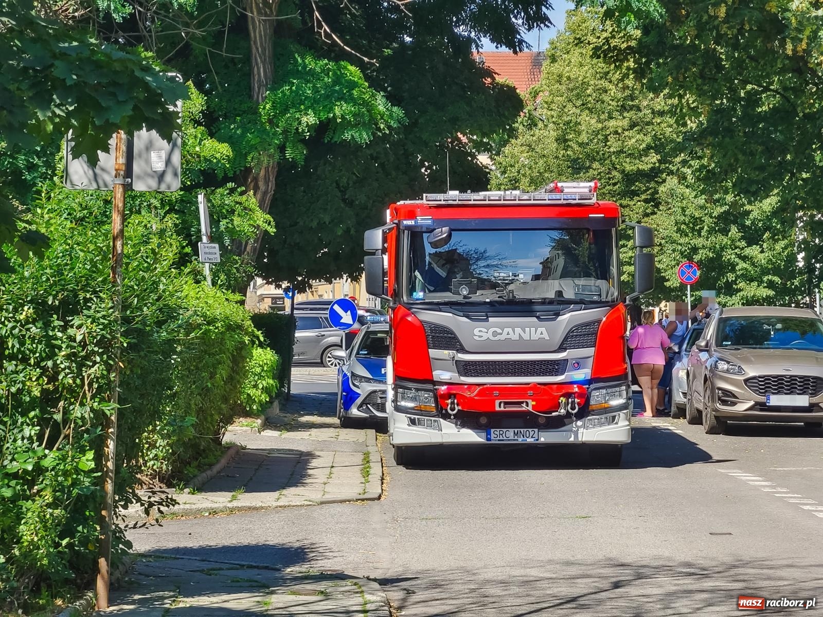 Zdjęcie w galerii na portalu naszraciborz.pl: Strażacka akcja przy Piwnej. Mężczyzna potrzebował pomocy [FOTO] wiadomości z regionu