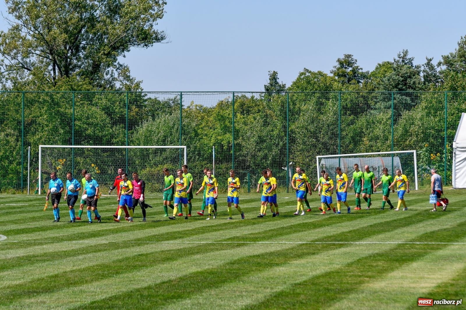 Zdjęcie w galerii na portalu naszraciborz.pl: Grad goli w Brzeziu. Gamów z trzema punktami wiadomości z regionu