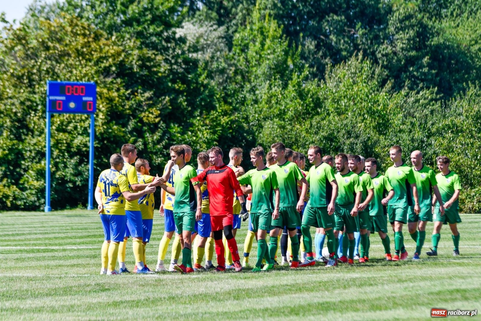 Zdjęcie w galerii na portalu naszraciborz.pl: Grad goli w Brzeziu. Gamów z trzema punktami wiadomości z regionu