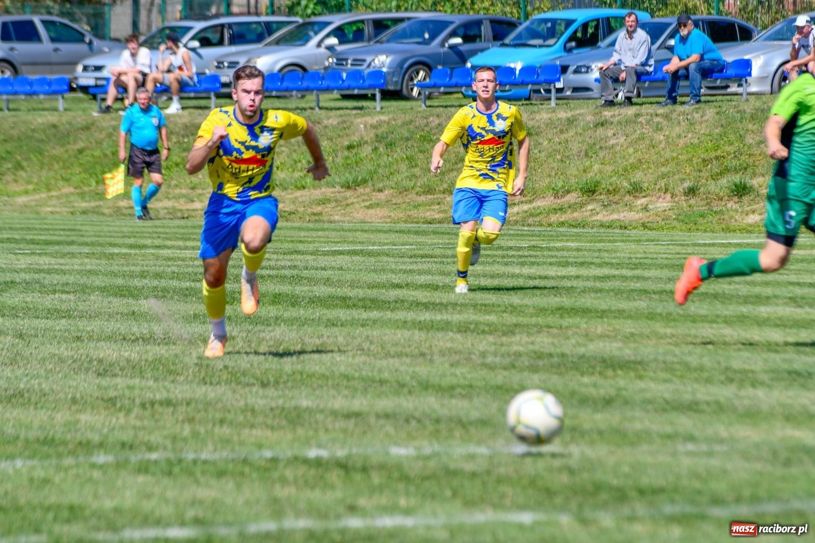 Zdjęcie w galerii na portalu naszraciborz.pl: Grad goli w Brzeziu. Gamów z trzema punktami wiadomości z regionu