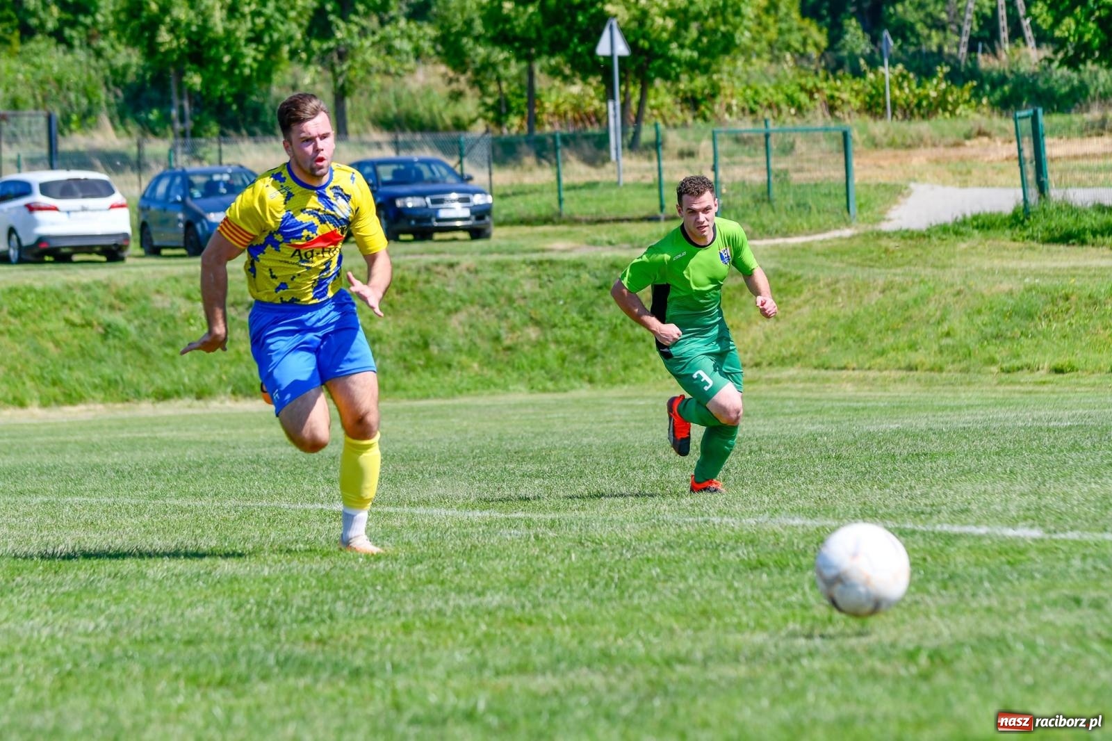 Zdjęcie w galerii na portalu naszraciborz.pl: Grad goli w Brzeziu. Gamów z trzema punktami wiadomości z regionu