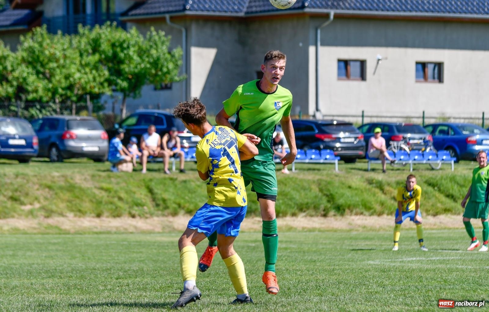 Zdjęcie w galerii na portalu naszraciborz.pl: Grad goli w Brzeziu. Gamów z trzema punktami wiadomości z regionu