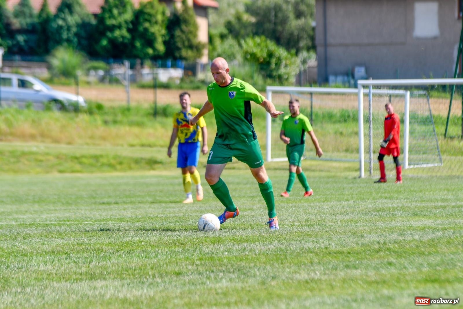 Zdjęcie w galerii na portalu naszraciborz.pl: Grad goli w Brzeziu. Gamów z trzema punktami wiadomości z regionu