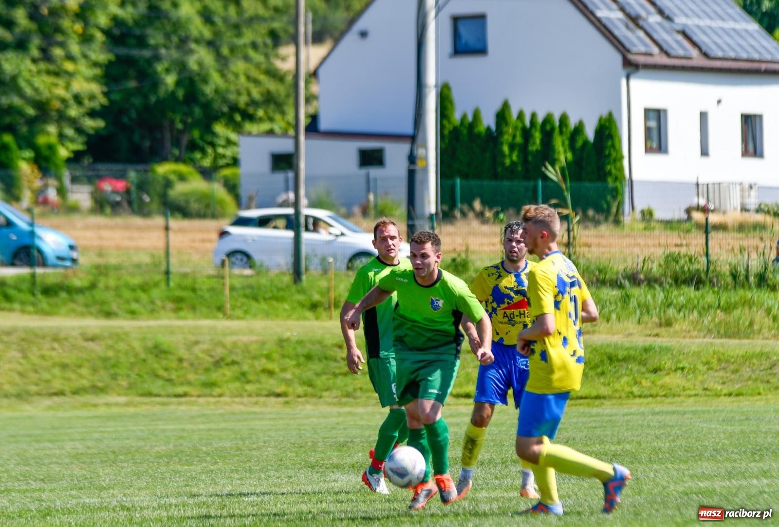 Zdjęcie w galerii na portalu naszraciborz.pl: Grad goli w Brzeziu. Gamów z trzema punktami wiadomości z regionu