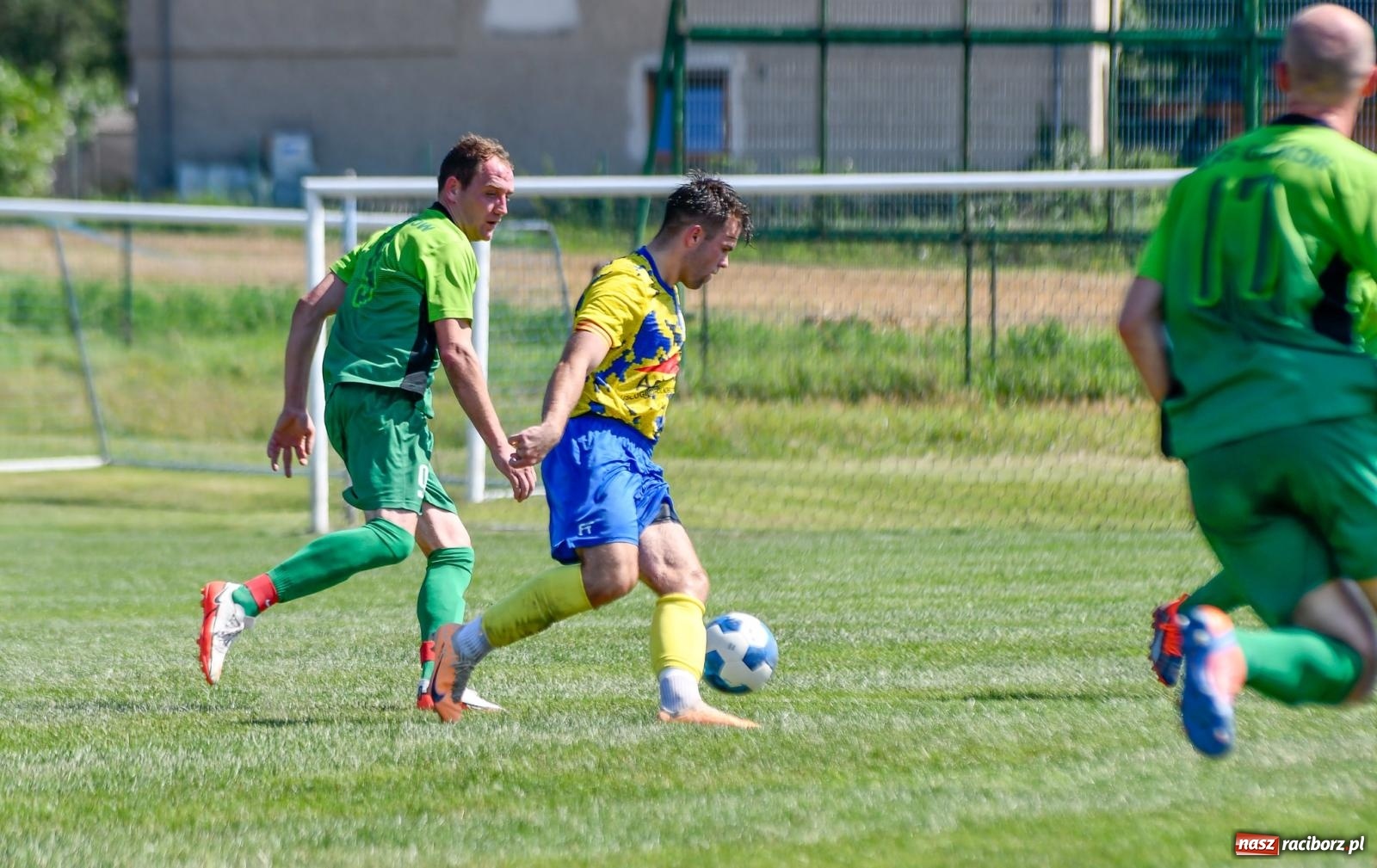 Zdjęcie w galerii na portalu naszraciborz.pl: Grad goli w Brzeziu. Gamów z trzema punktami wiadomości z regionu