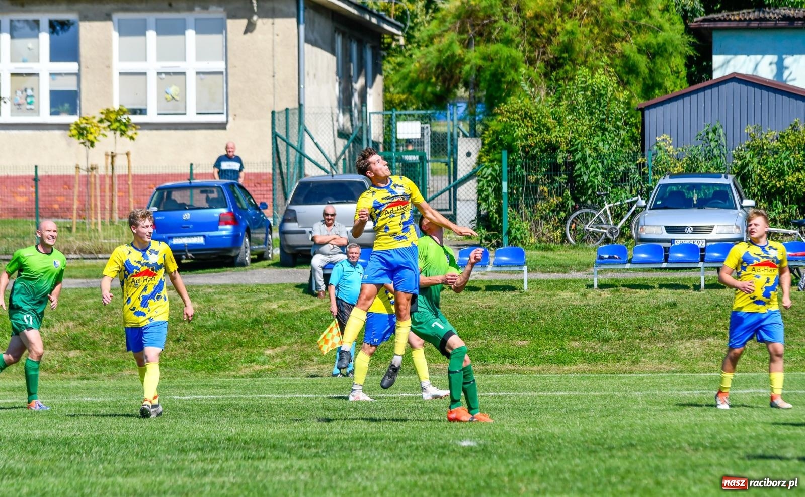 Zdjęcie w galerii na portalu naszraciborz.pl: Grad goli w Brzeziu. Gamów z trzema punktami wiadomości z regionu