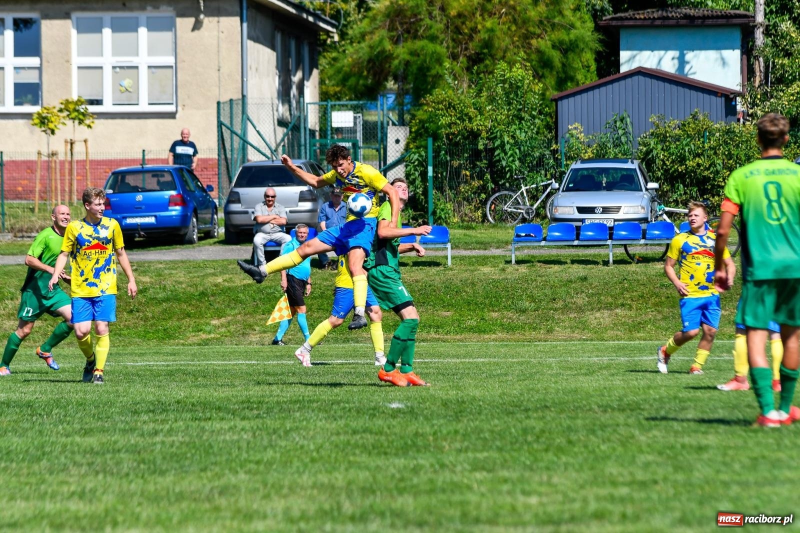 Zdjęcie w galerii na portalu naszraciborz.pl: Grad goli w Brzeziu. Gamów z trzema punktami wiadomości z regionu