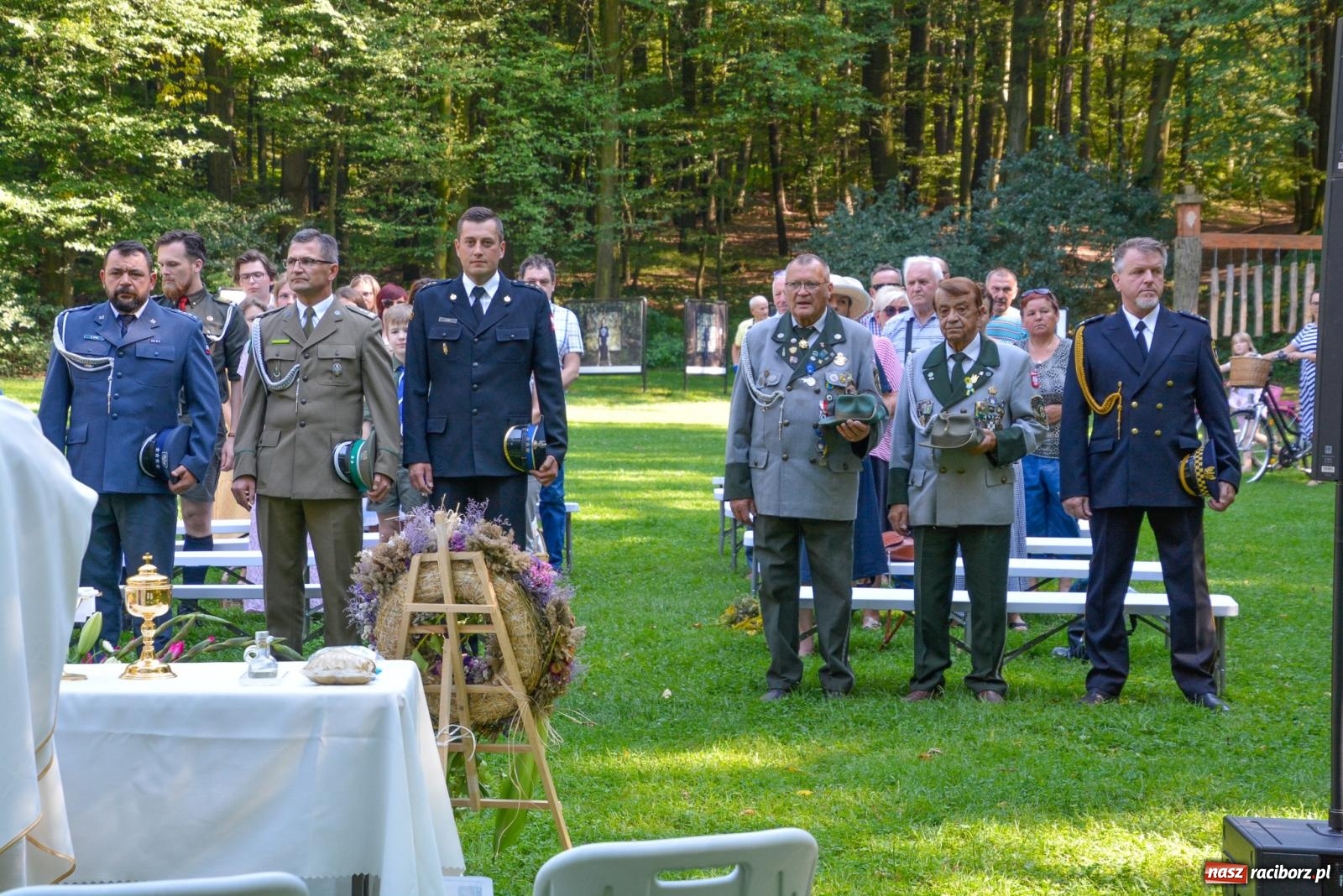 Zdjęcie w galerii na portalu naszraciborz.pl: Msza św. w intencji polskiego wojska w lesie Obora [FOTO i WIDEO] wiadomości z regionu