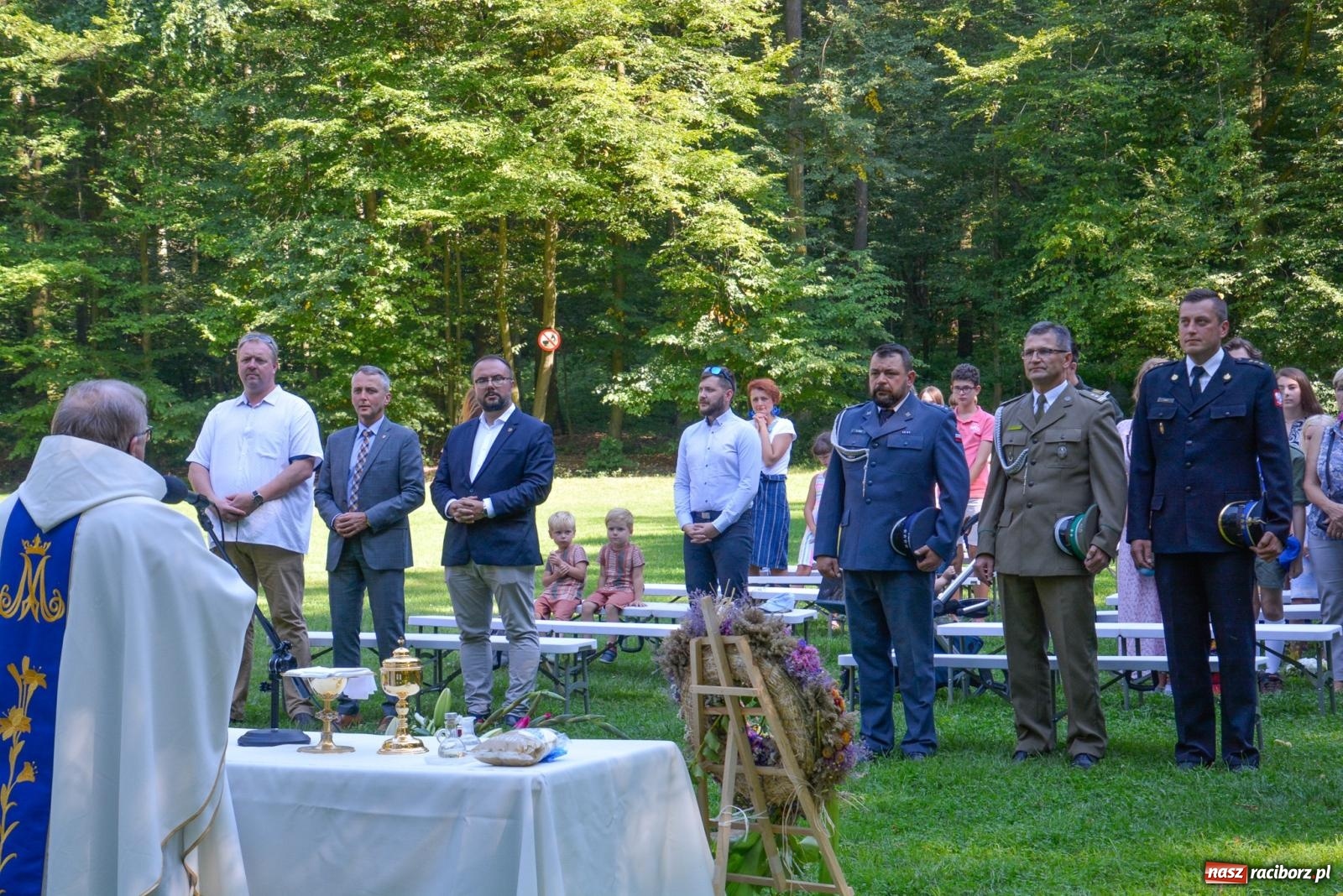 Zdjęcie w galerii na portalu naszraciborz.pl: Msza św. w intencji polskiego wojska w lesie Obora [FOTO i WIDEO] wiadomości z regionu
