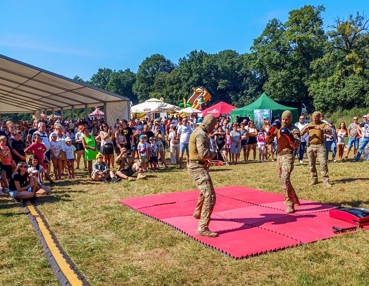 Zdjęcie w galerii na portalu naszraciborz.pl: Tłumy na pikniku mundurowych w Rudach [FOTO] wiadomości z regionu