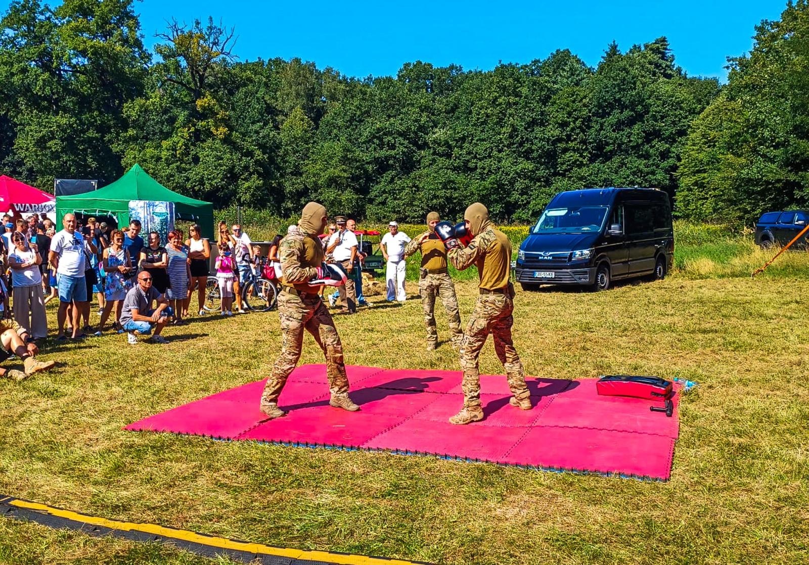 Zdjęcie w galerii na portalu naszraciborz.pl: Tłumy na pikniku mundurowych w Rudach [FOTO] wiadomości z regionu
